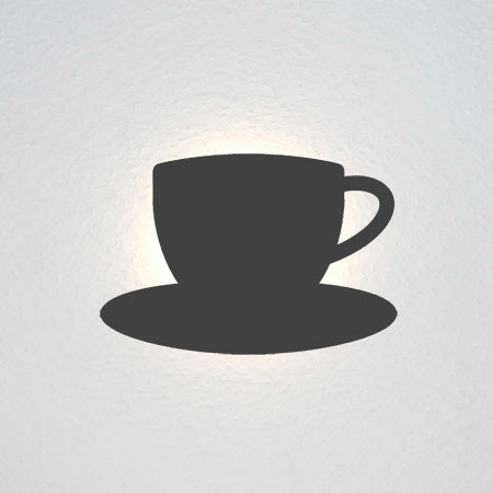Kleine Tasse auf Untertasse.